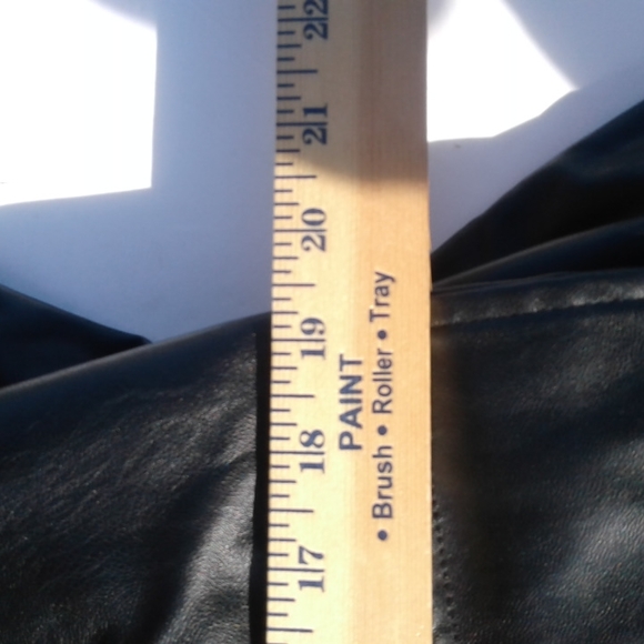 Women's size 4 fake leather pants - Picture 9 of 15